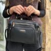 Bolsa Lyssa Modelo Bau Com Alça de Mão e Transversal 5 Bolsa Lyssa Modelo Bau Com Alça de Mão e Transversal