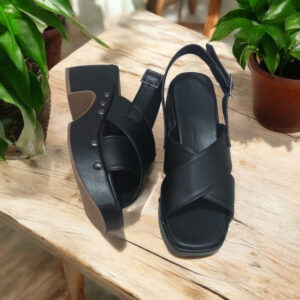 Sandália Salto Forrado com Tachinhas