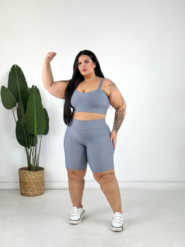 Conjunto Bermuda Bolso Lateral Cinza + Top alça fina Pluss