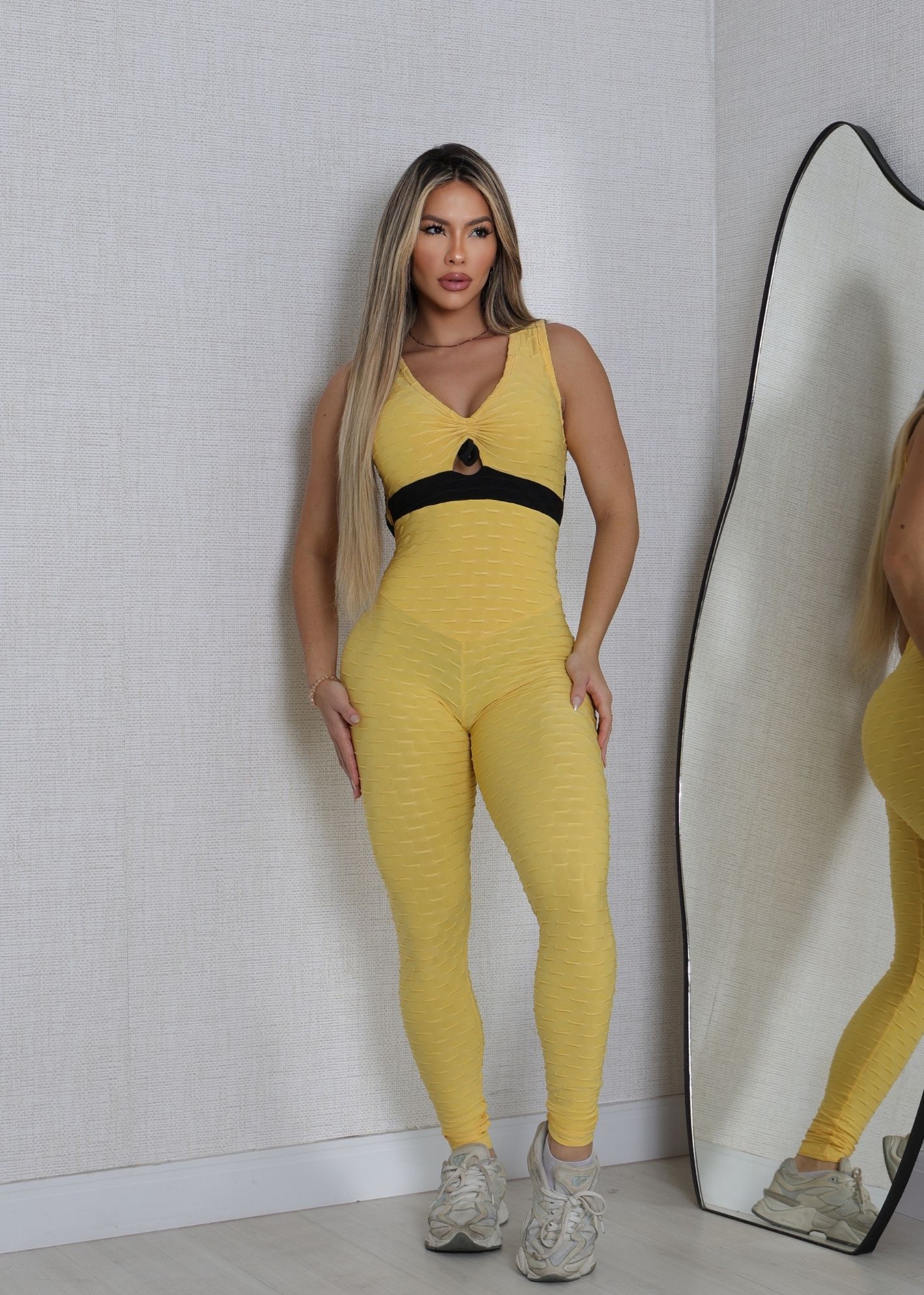 Macacão Fitness Brocado Amarelo Detalhe Preto 1 Macacão Fitness Brocado Amarelo Detalhe Preto