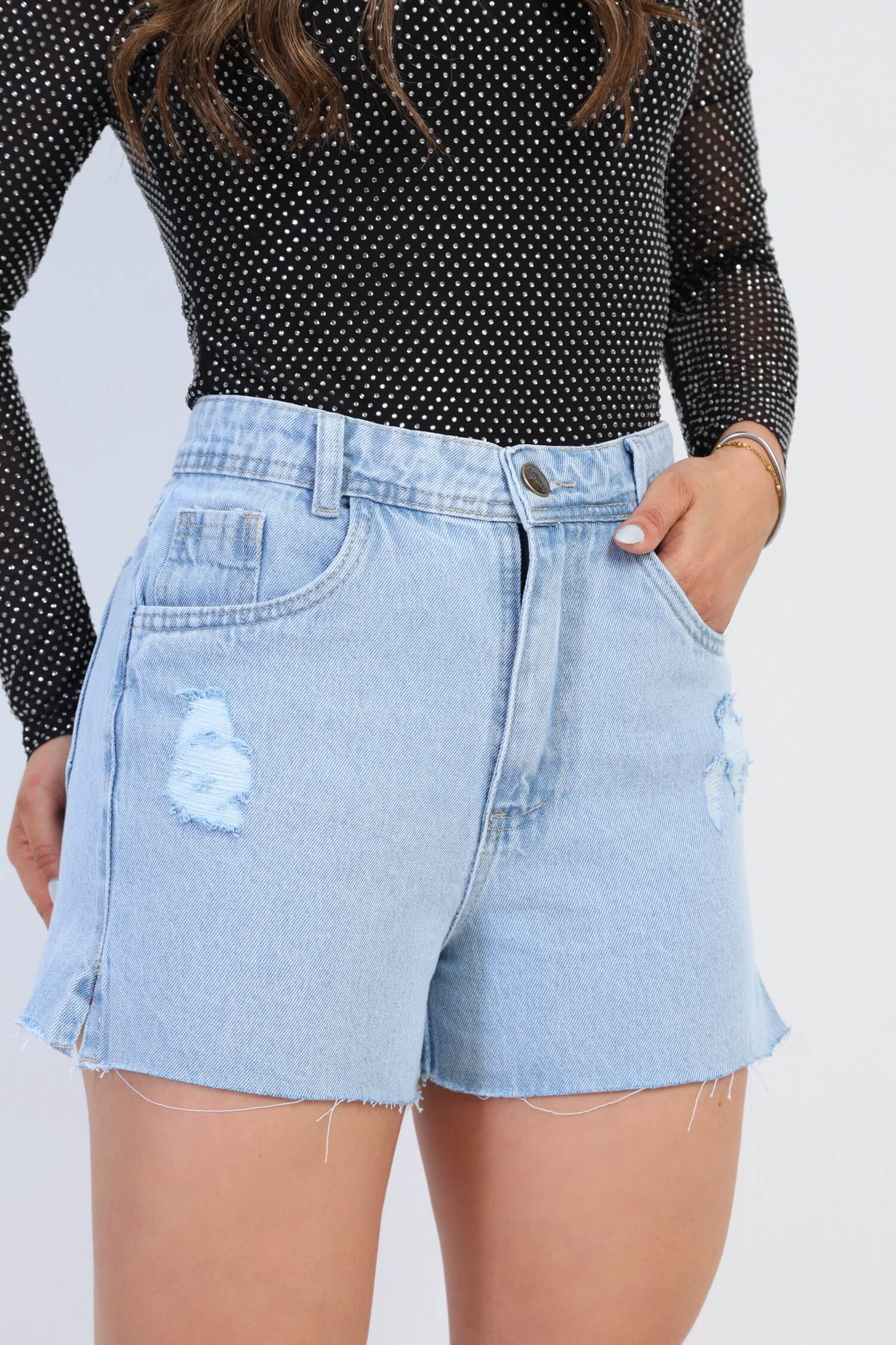 Short Jeans Mom Fenda Lateral e Puídos 3 Short Jeans Mom Fenda Lateral e Puídos - Imagem 3