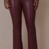 Calça Flare em Couro Ecológico – Plus Size